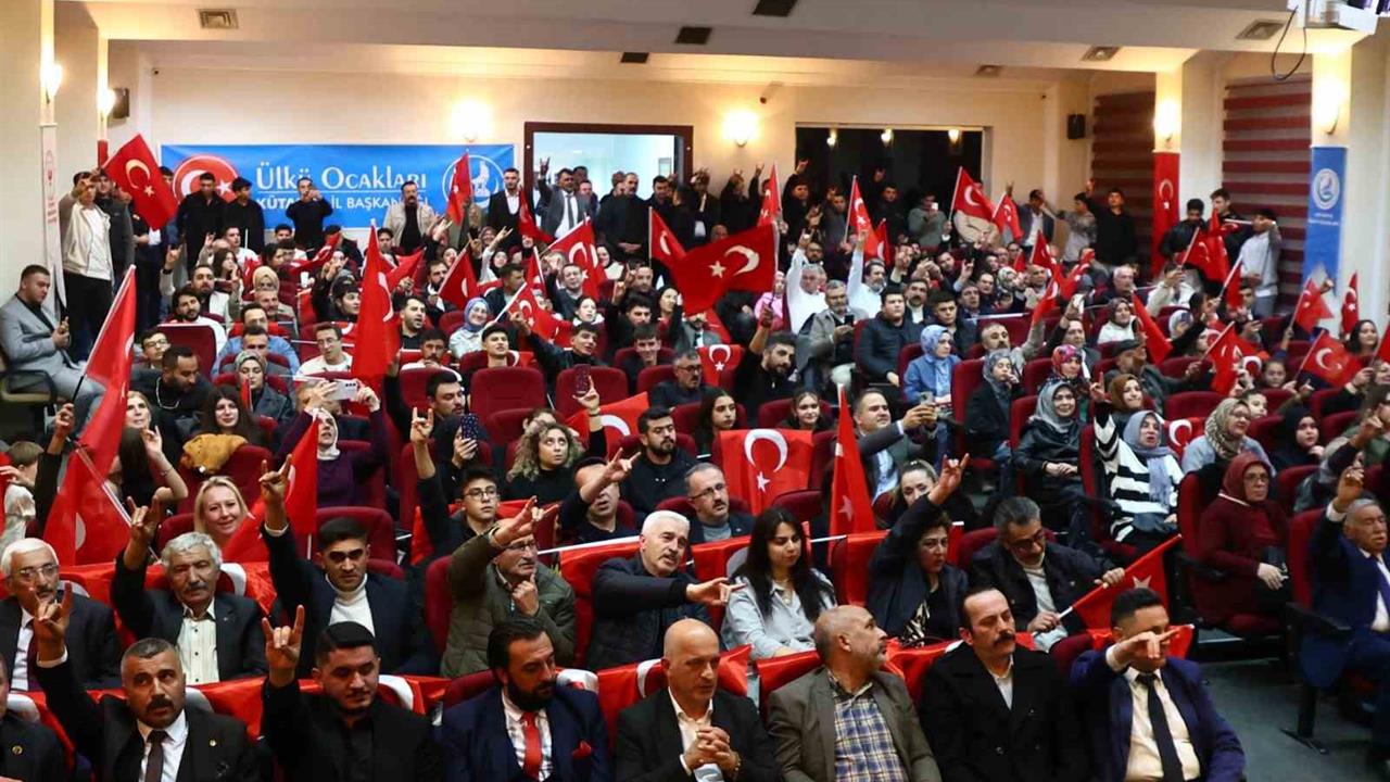 Kütahya'da Ülkü Ocakları'nın Düzenlediği Konser ve Konferans Programına Yoğun İlgi