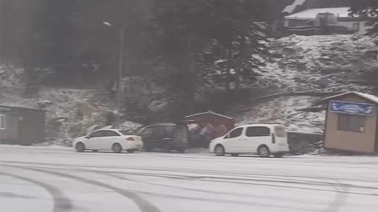 Bursa Uludağ’da Yeni Kar Yağışı Kayak Tutkunlarını Sevindirdi
