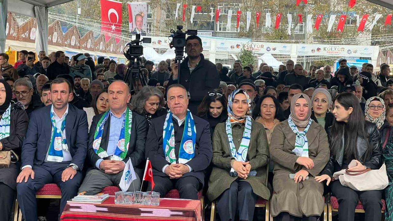 Sultangazi'de 8. Hamsi Festivali, Katılımlarla Renkli Görüntülere Ev Sahipliği Yaptı