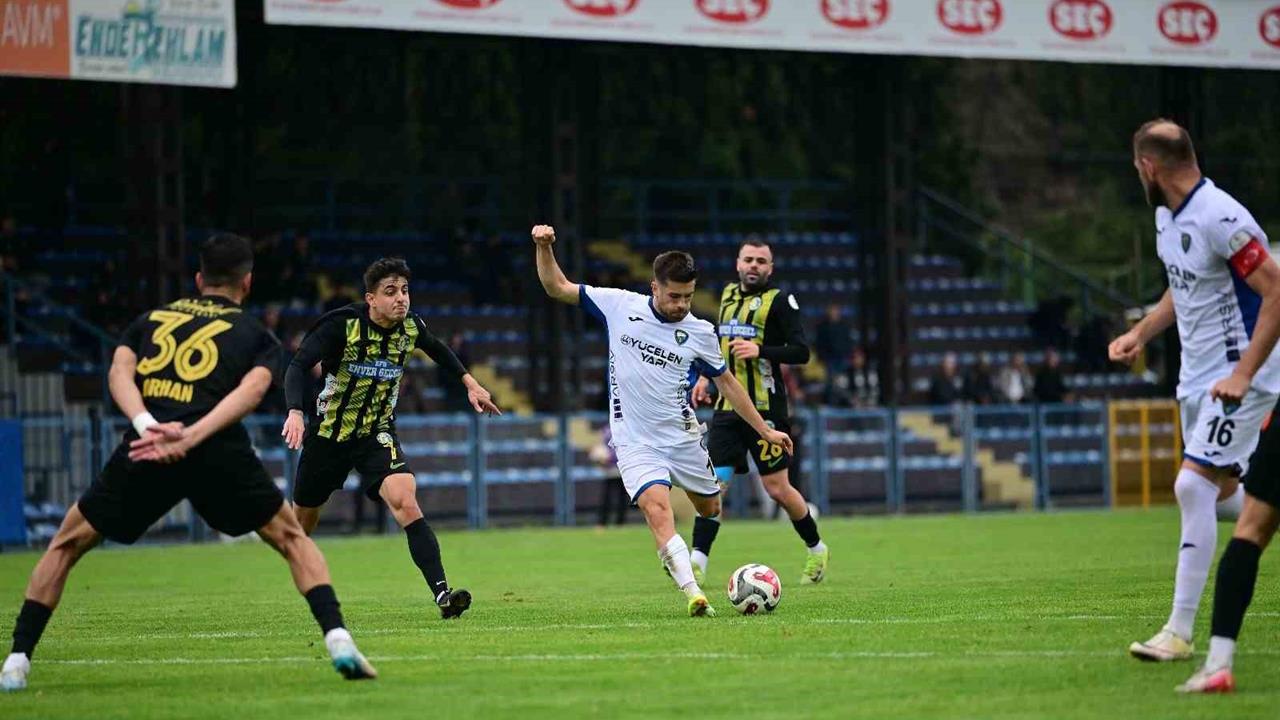 Karacabey'de oynanan maçta Karacabey Belediyespor, Şanlıurfaspor karşısında 2-1 mağlup oldu.