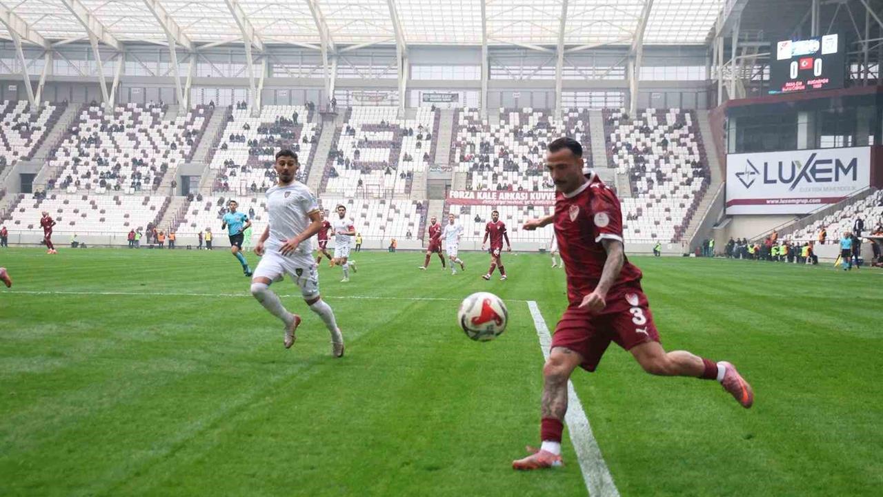Elazığ'da Elazığspor, Bucaspor 1928 ile Oynadığı Maçta 0-1'lik Skorla Kaybetti