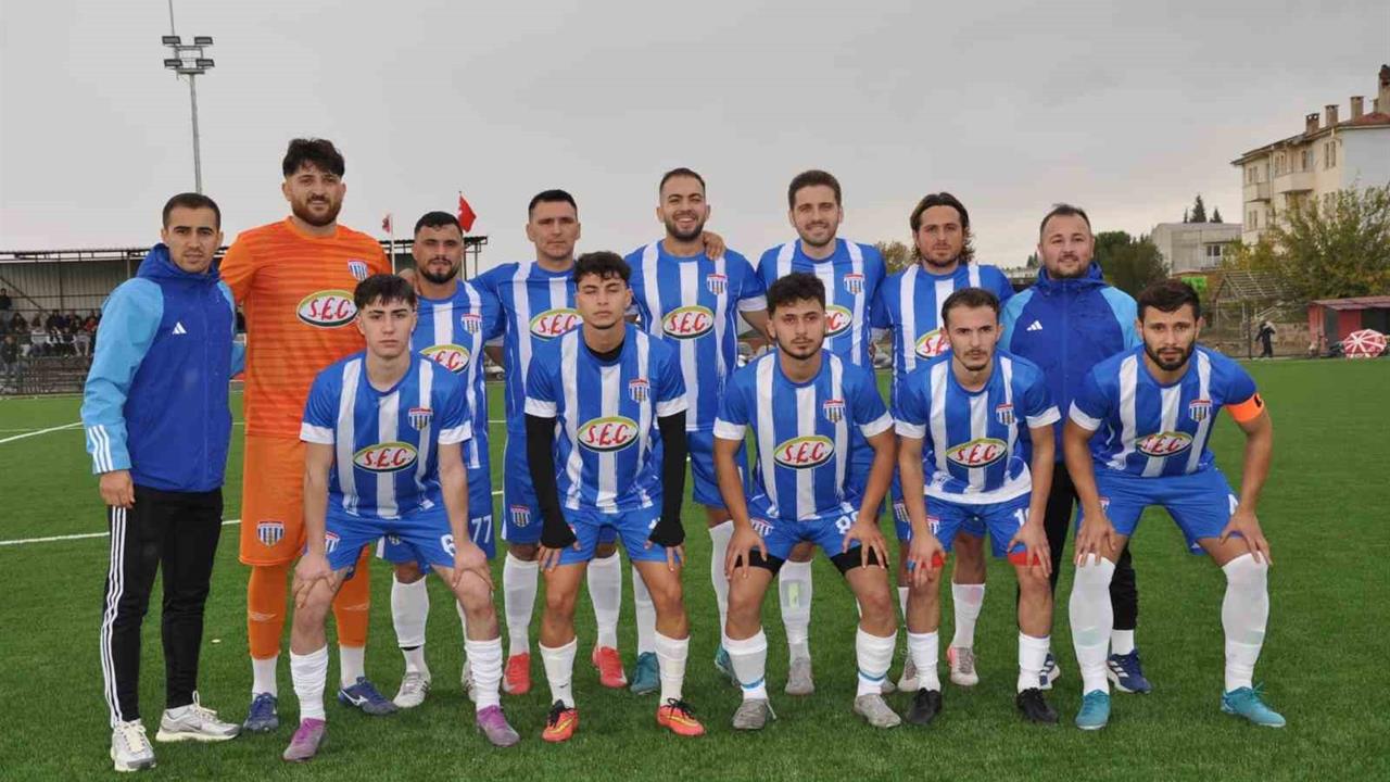 Selendi'de Selendi Belediyespor, İlk Maçında 3-0 Kazandı