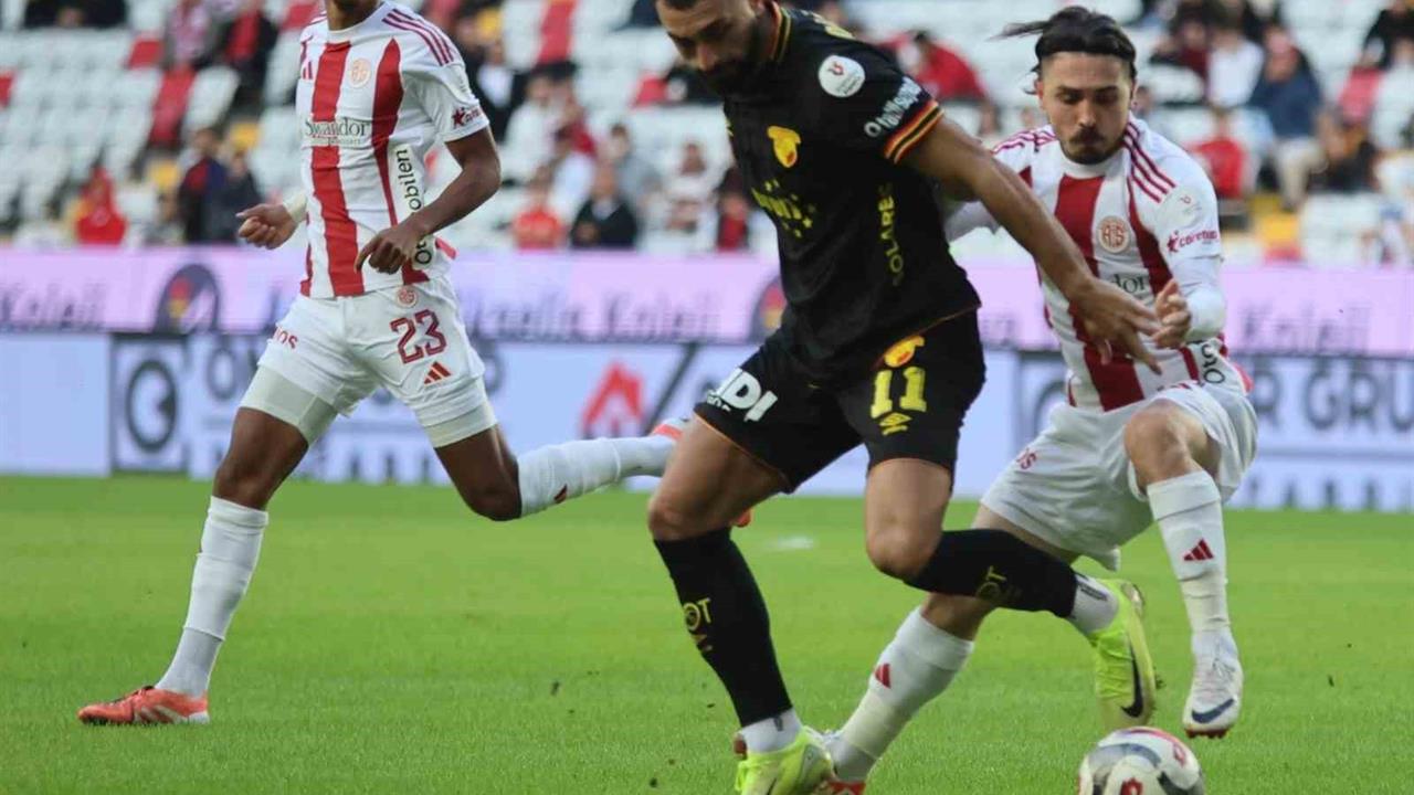 Antalya'da Antalyaspor, Göztepe'yi 1-0'la Geçti