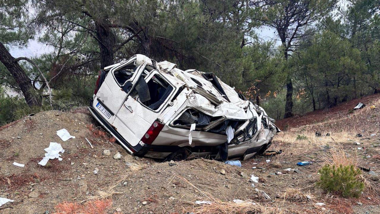 Malatya Doğanşehir'de Meydana Gelen Minibüs Kazasında 1 Kişi Yaralandı