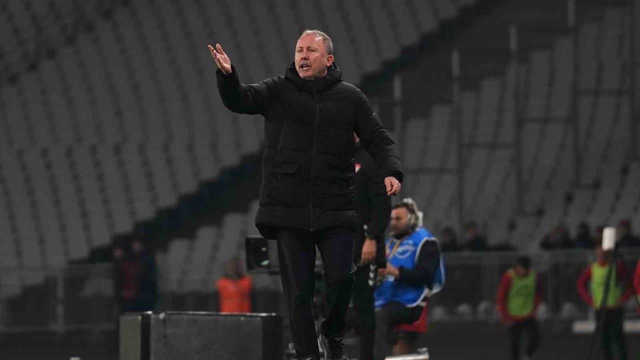 İstanbul'da Beşiktaş, Fatih Karagümrük'ü 2-0 mağlup etti.