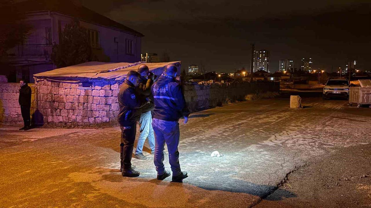 Kayseri Melikgazi'de Bıçaklı Kavgada 1 Kişi Yaralandı