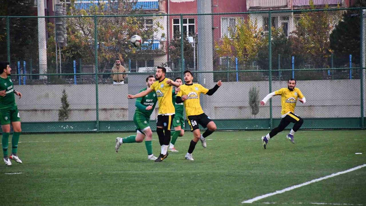 Kayseri Merkez'deki Süper Amatör Küme'de Kayseri Şekerspor Liderliği Ele Geçirdi