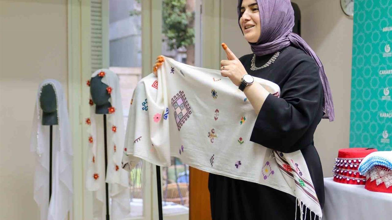 Erzurum Olur'da Dokunan Karnavas Bezi Kahire'de Sergilendi