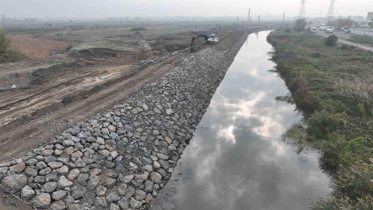 Samsun Tekkeköy'de Yeni Organize Sanayi Bölgesi'nde Drenaj Çalışmaları Sürüyor