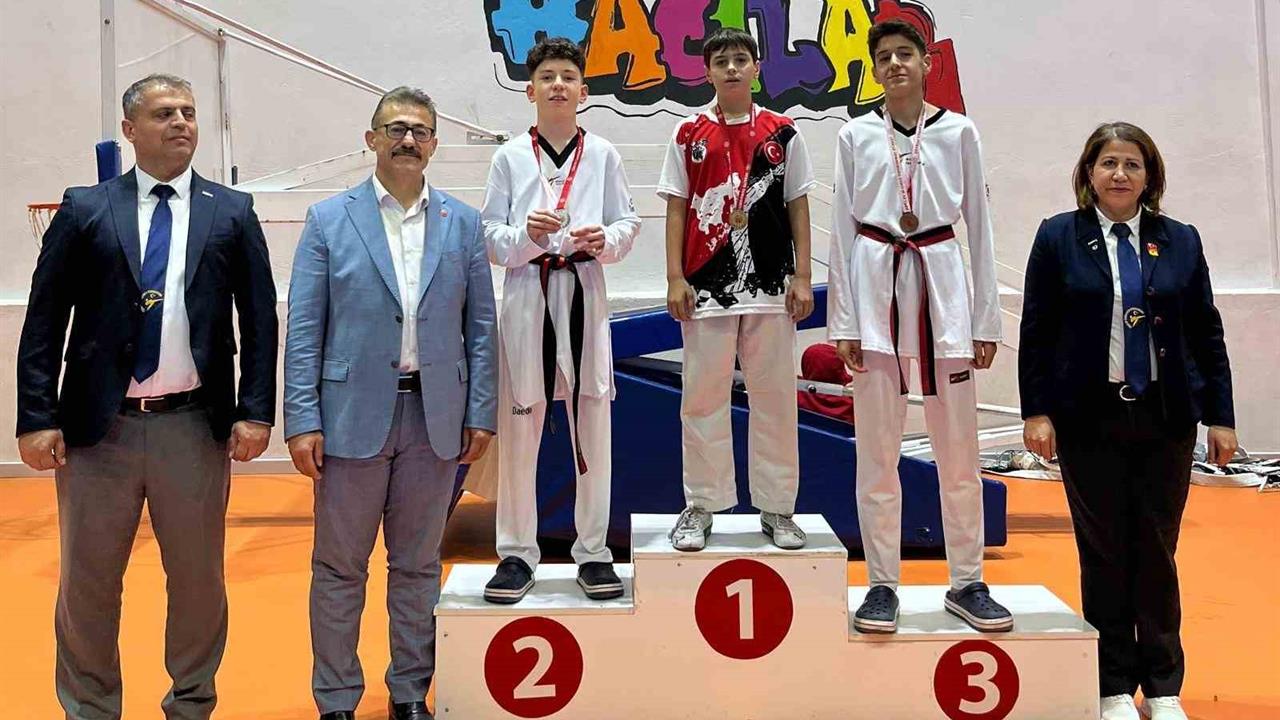 Kayseri Hacılar'da Düzenlenen Taekwondo Turnuvasında YayTanSay Kulübü 10 Madalya Kazandı