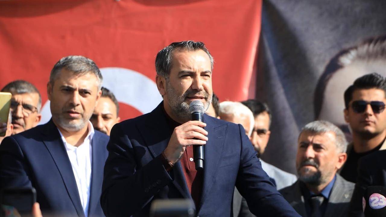 Elazığ'da Başkan Şahin Şerifoğulları Elazığspor'un Yanında Olacaklarını Açıkladı