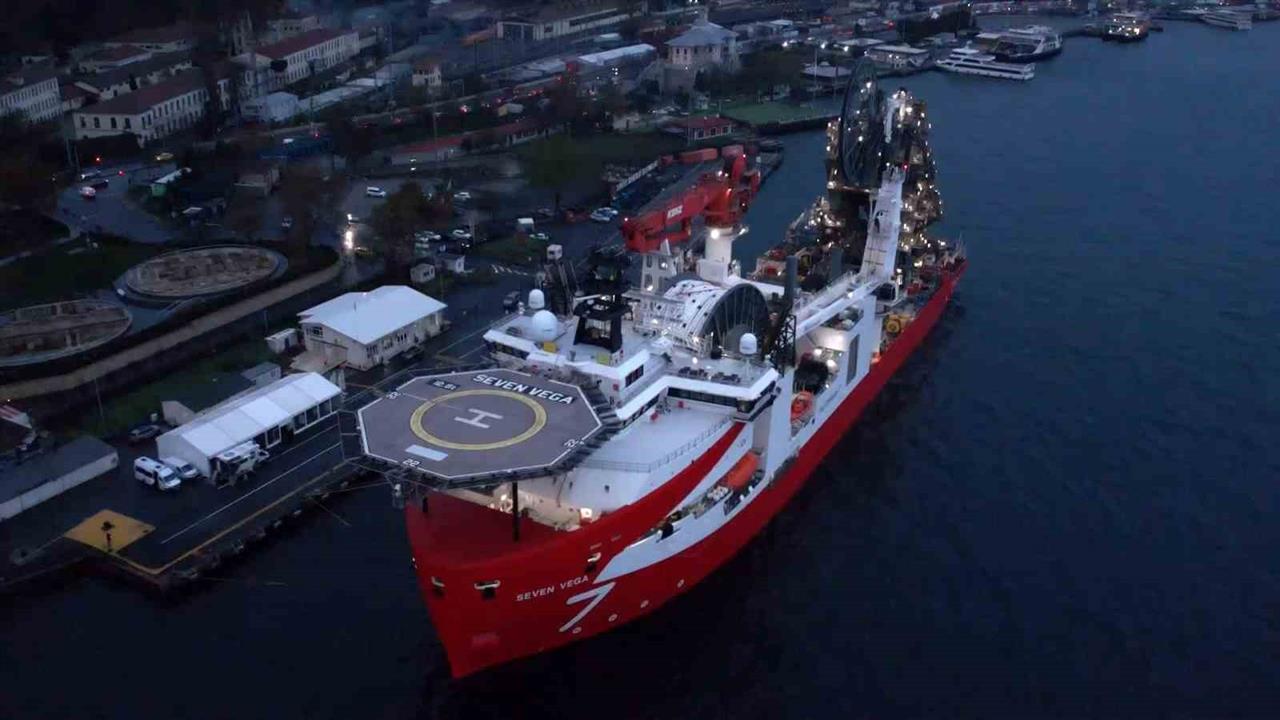 Sakarya'da Boru Hattı Kurulum Çalışmalarını Yürüten Seven Vega Gemisi Havadan Görüntülendi