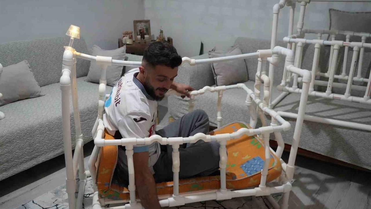 Samsun'da Tesisatçı Furkan Karadağ, Su Borularından Yaptığı Beşiği Viral Hale Getirdi