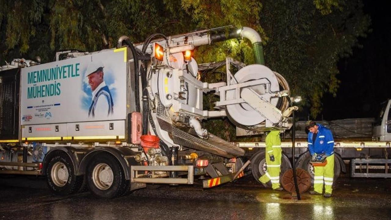 Mersin'de Yağışlar Sırasında Büyükşehir ve MESKİ Ekipleri Çalıştı