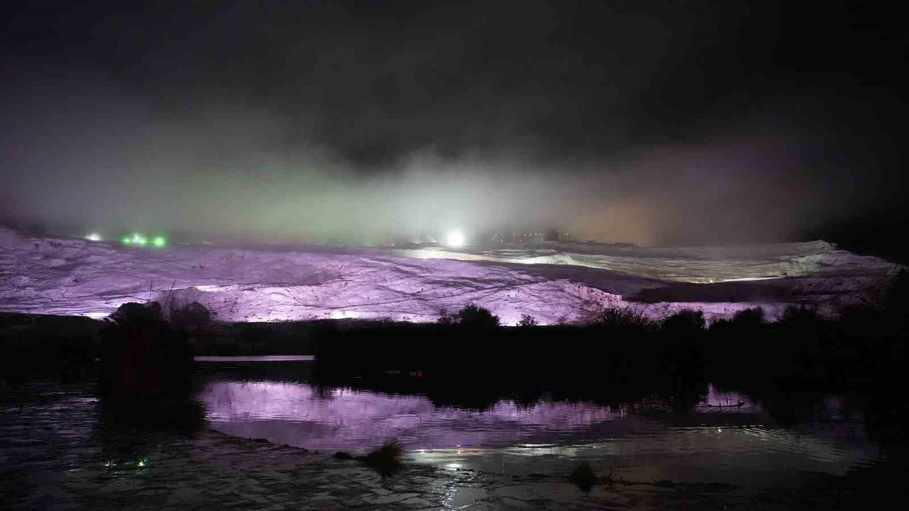 Denizli Pamukkale'de Yağmurun Ardından Oluşan Sis Kartpostallık Görüntüler Oluşturdu