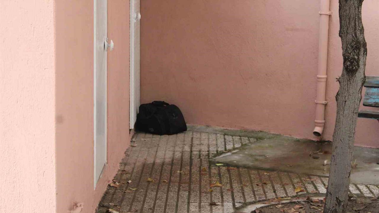 Aydın Efeler'de Camii Avlusunda Bulunan Şüpheli Çantadan Kıyafet Çıktı