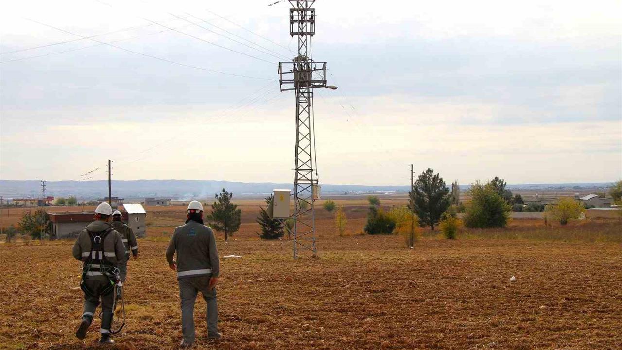 Şanlıurfa'da Dicle Elektrik tarafından yapılan denetimlerde 2 bin 626 kaçak elektrik abonesi belirlendi.