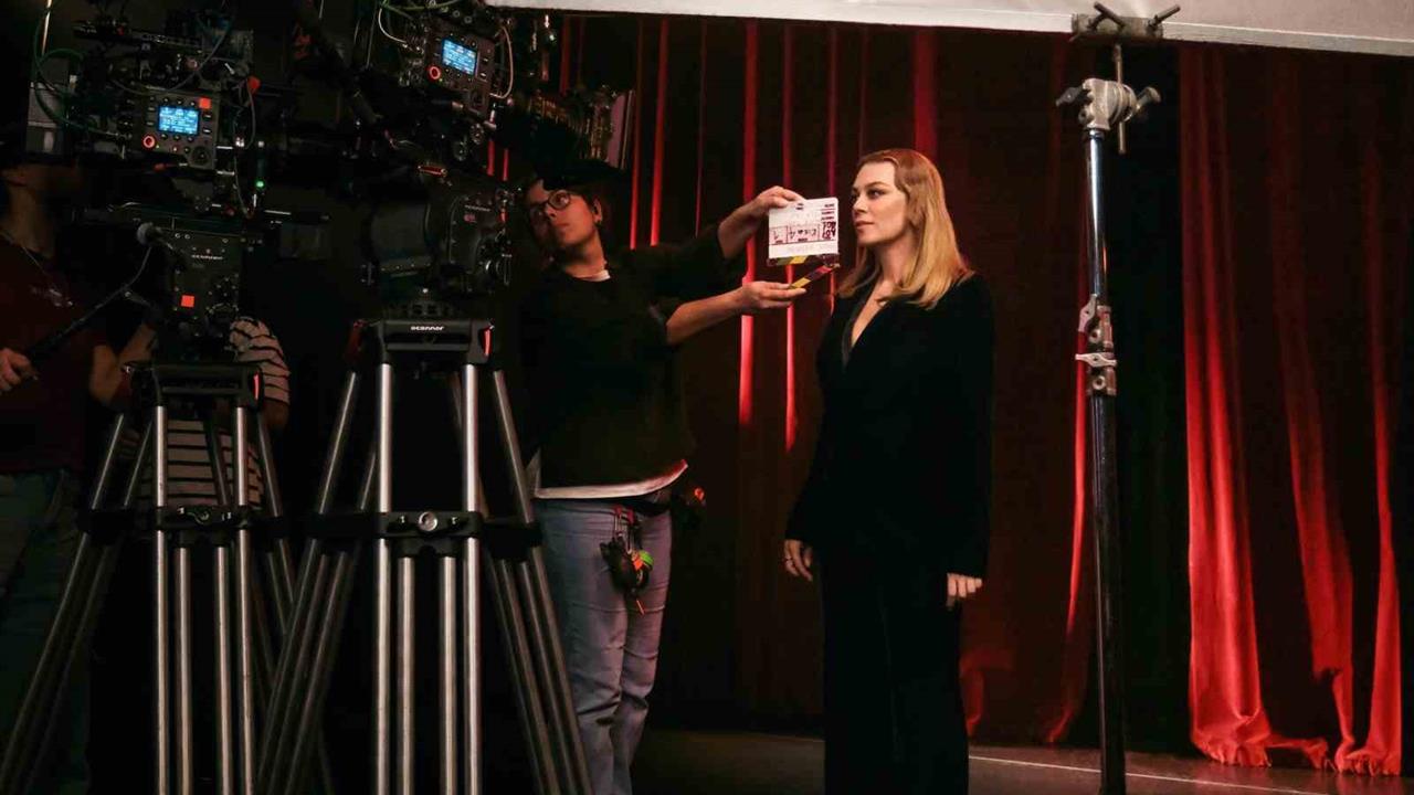 İstanbul'da Demet Evgâr, Vodafone'un Kırmızı Işık uygulamasıyla kadına yönelik şiddete dikkat çekti.