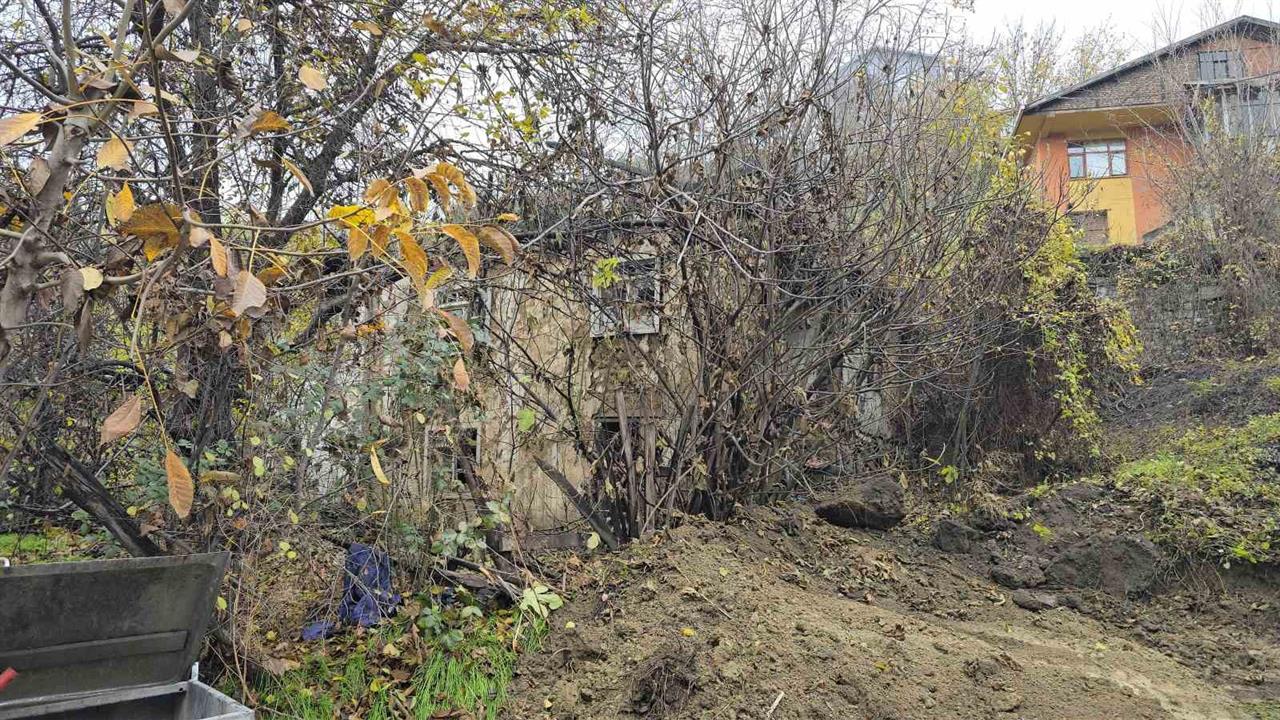 Karabük'te Metruk Bir Binada Çıkan Yangın İtfaiye Ekiplerince Kontrol Altına Alındı