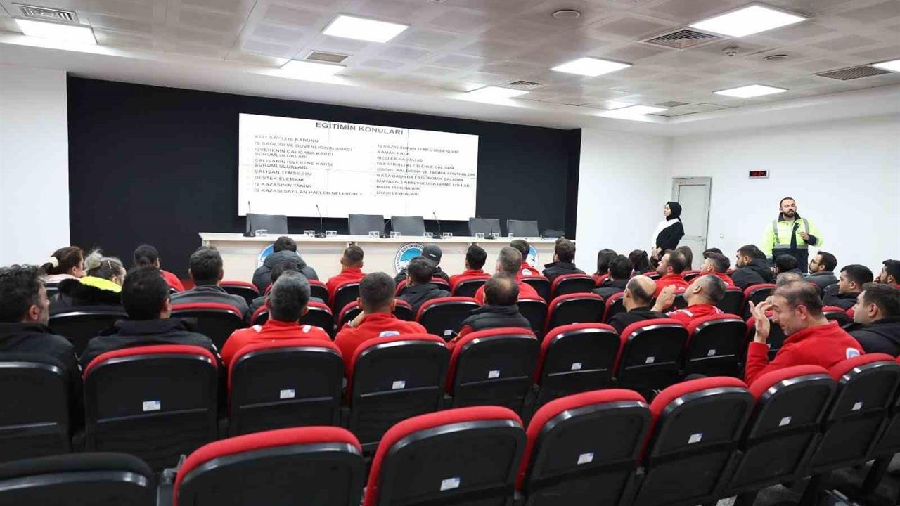 Kayseri Büyükşehir Belediyesi Spor A.Ş., personeline iş sağlığı ve güvenliği eğitimi verdi.