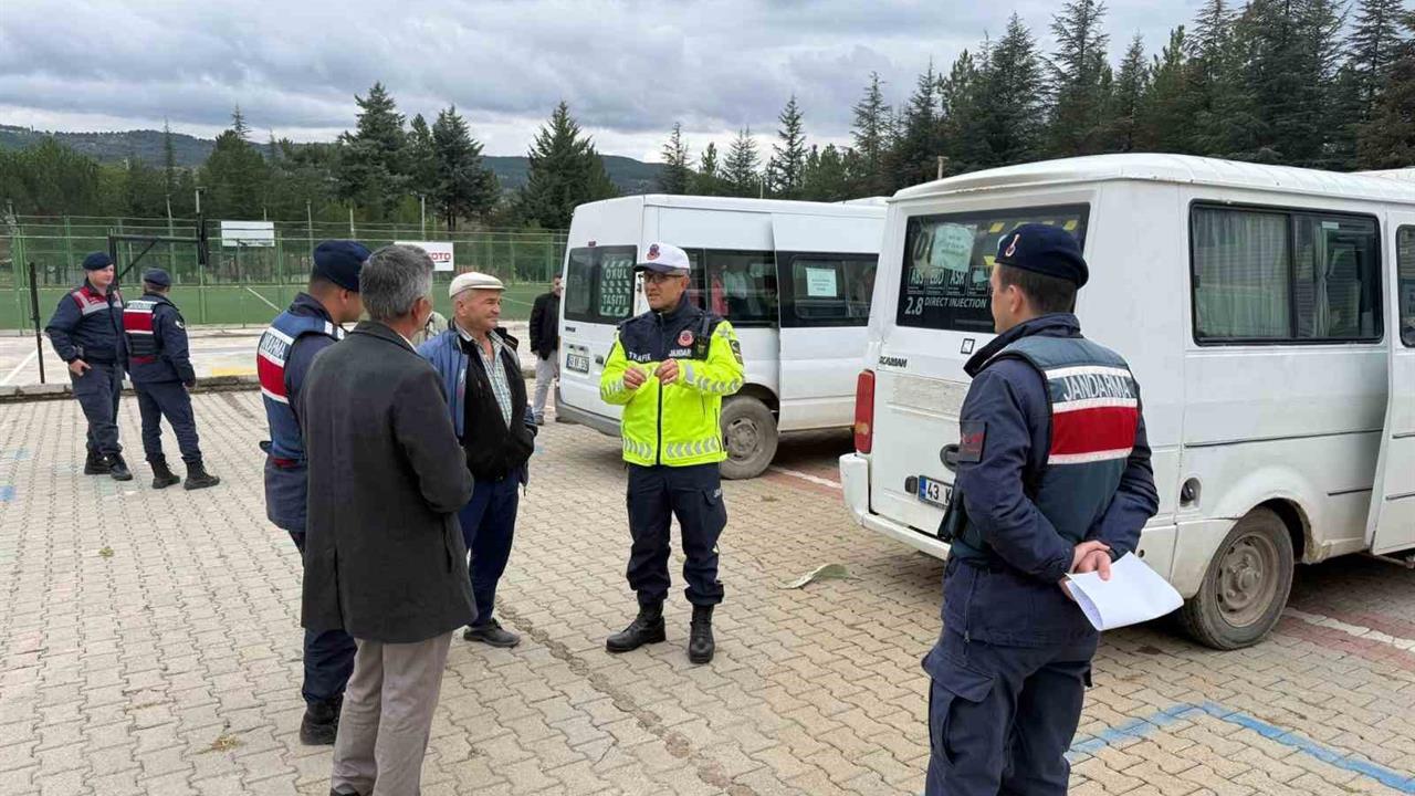 Kütahya Pazarlar'da Okul Servis Araçlarına Kapsamlı Denetim Gerçekleştirildi