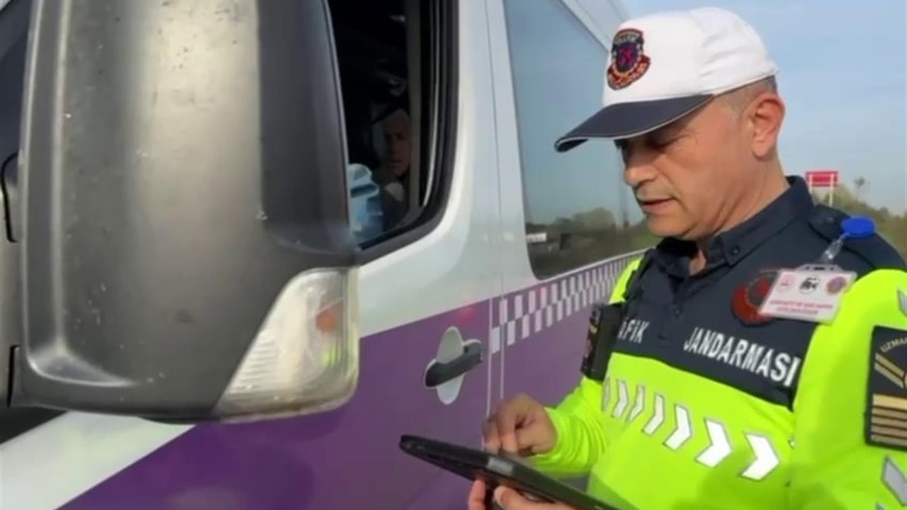 Sakarya'da Sivil Kıyafetli Jandarma, Toplu Taşımada Denetim Yaptı