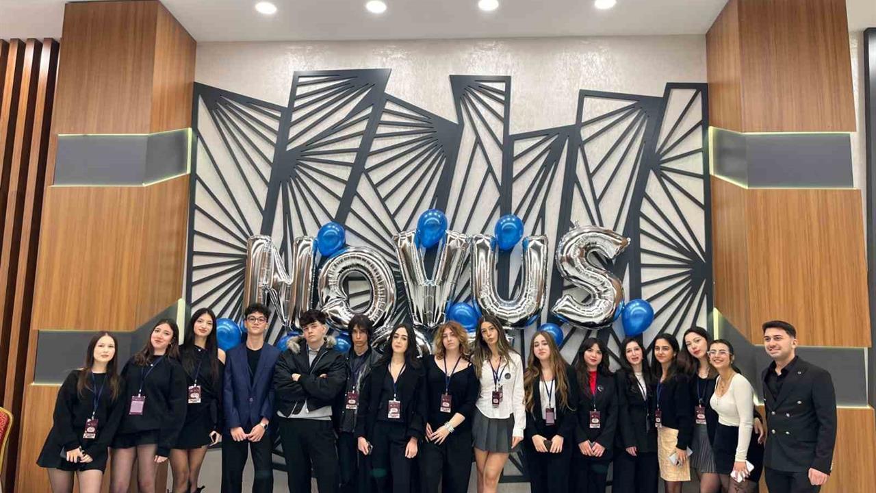 İstanbul'da Düzenlenen Sosyal Medya Çalıştayı, Gençlerin Dijital Algısını Tartıştı