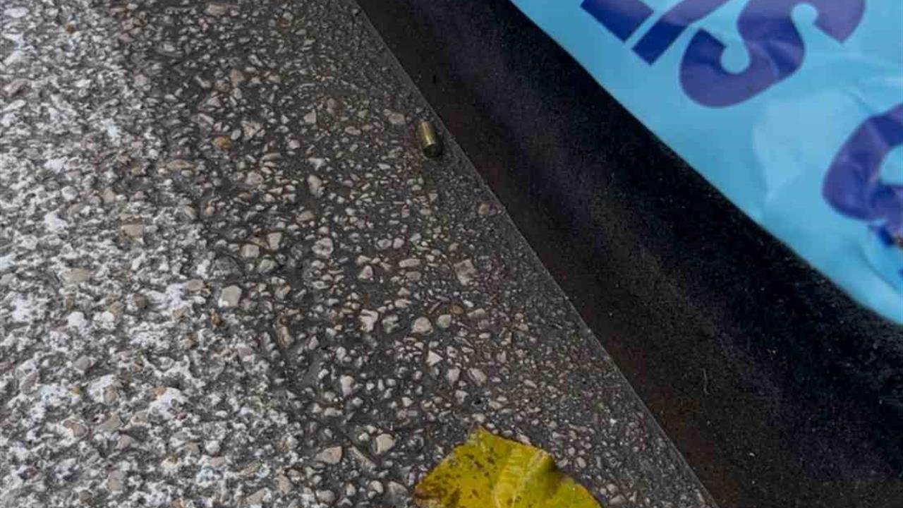 Bursa Nilüfer'de Motosikletli Şahıs Pizzacıya Kurşun Sıktı, Yaralı Yok