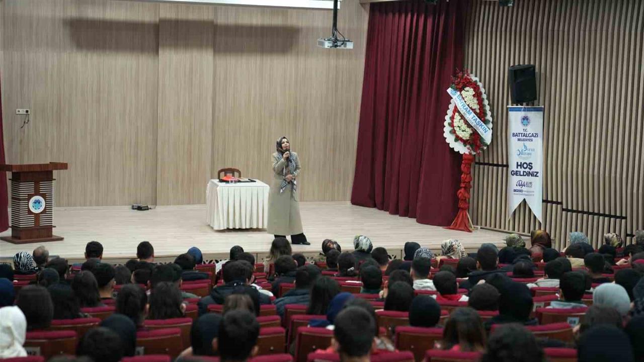 Battalgazi'de Düzenlenen "Uzaktan Sevmek Kudüs" Programına Yoğun Katılım