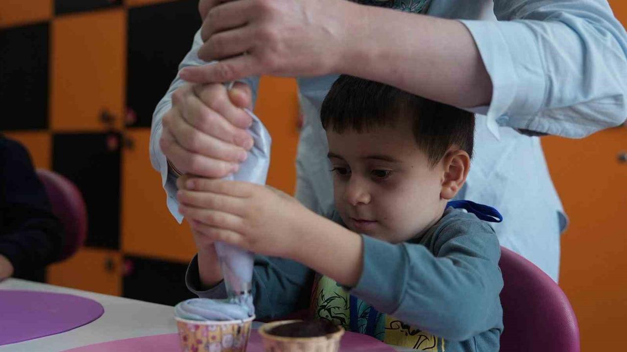 Düzce'deki Çocuk Üniversitesi'nde Minik Öğrenciler Eğlenceli Etkinliklere Katıldı