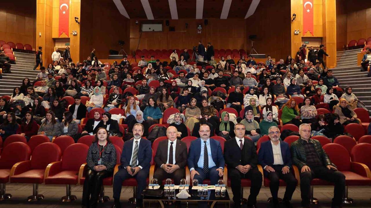 Erzurum'da TEDxAtatürk Üniversitesi Etkinliği "Perde" Temasıyla Gerçekleştirildi