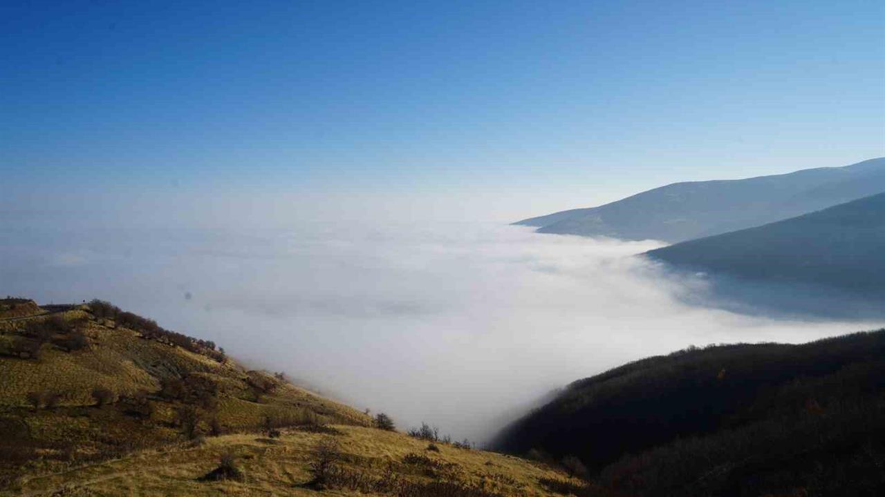 Muş Merkez'de Yoğun Sisle Kaplanan Ovada Eşsiz Görüntüler Ortaya Çıktı