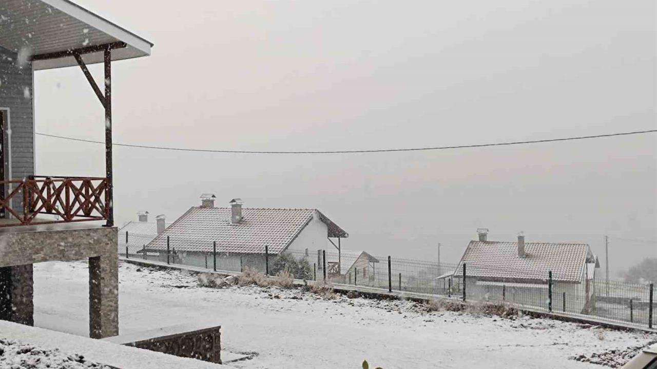 Ankara Beypazarı ilçesinde Mevsimin İlk Karı Yağdı