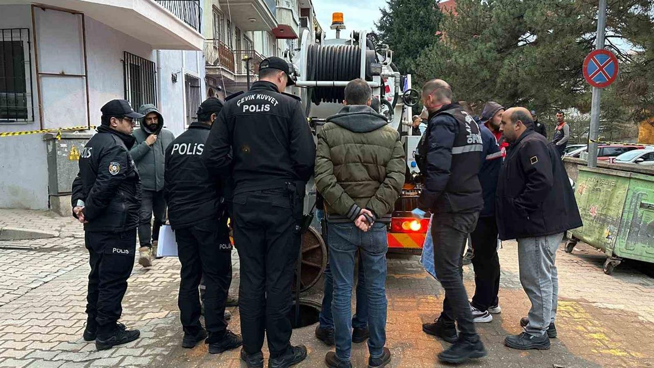 Uşak'ta Kanalizasyonda Cenin Bulundu, Olayla İlgili Soruşturma Başlatıldı