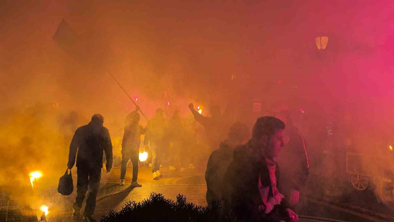 Bartın'da Fenerbahçe-Galatasaray Derbisi Öncesi Taraftarlar Arasında Hareketlilik Gözlemlendi