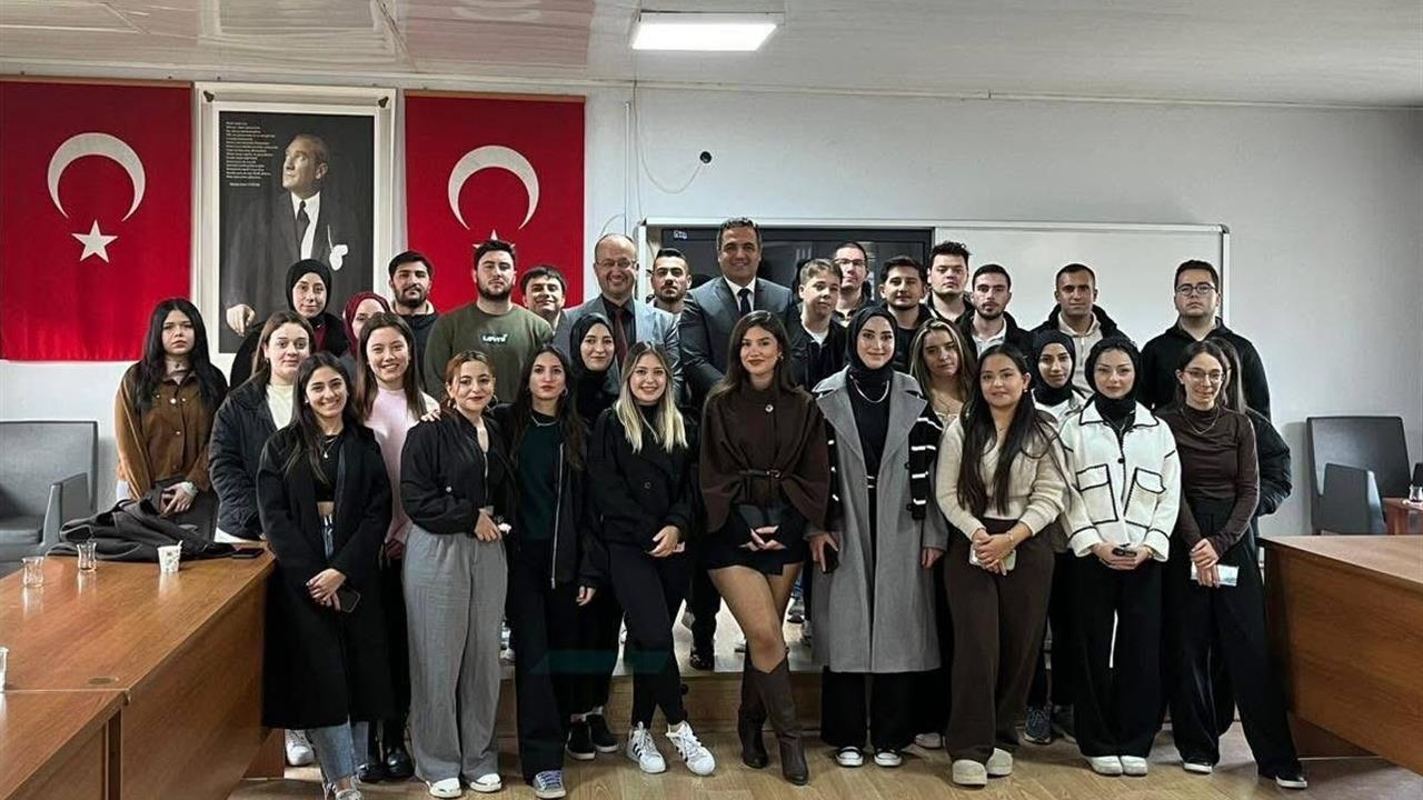 Manisa Sarıgöl'deki Öğrencilere Kaymakam Dalak'tan Mesleki Bilgiler