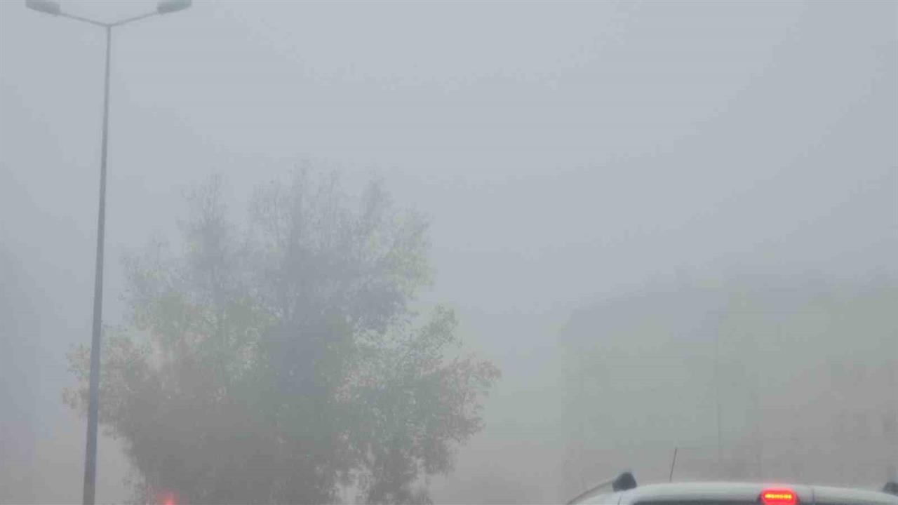 Kayseri'de Sabah Saatlerinde Etkili Olan Sis Nedeniyle Görüş Mesafesi Zaman Zaman 20 Metreye Kadar Düşüyor
