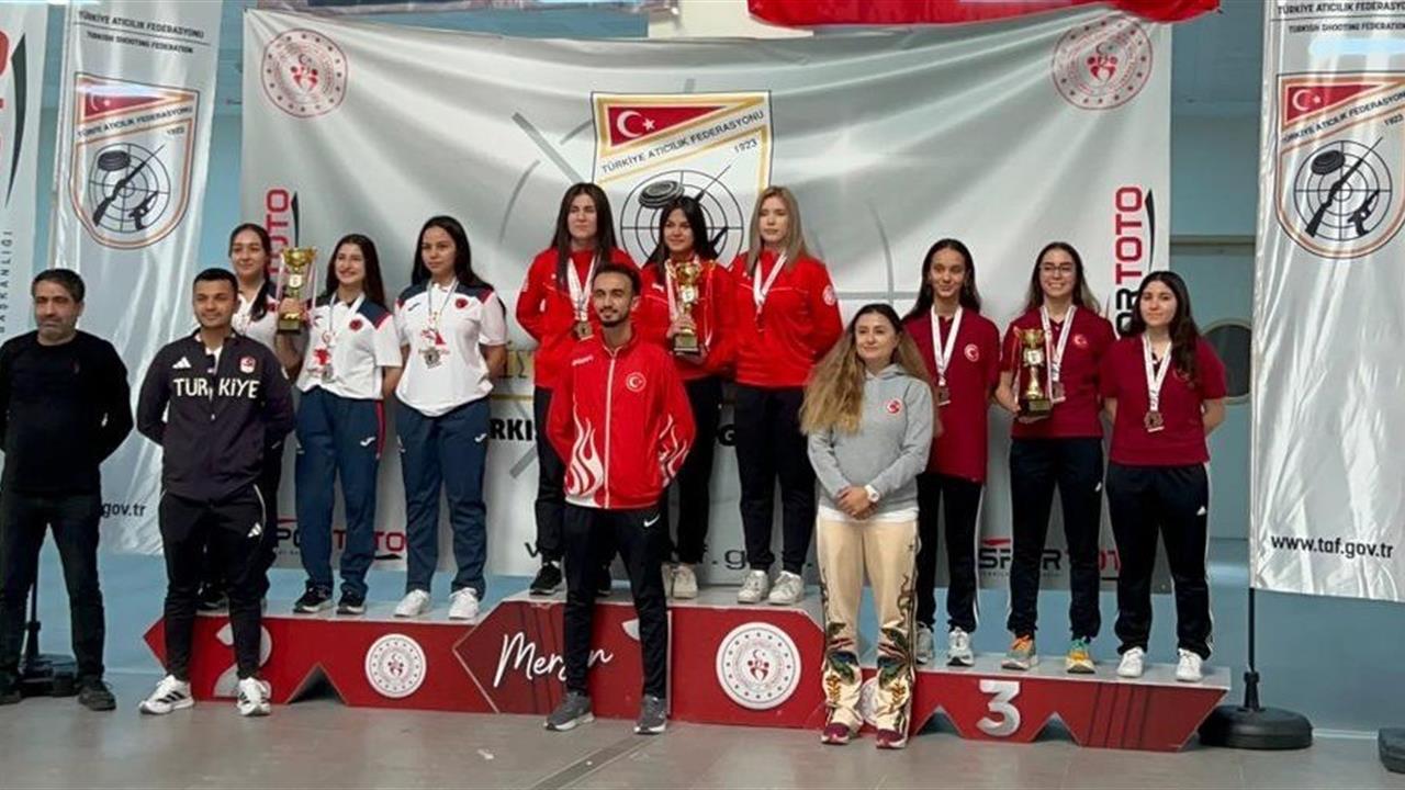 Erzurum'daki ETÜ Atıcılık Takımı, Mersin'de düzenlenen yarışmada birincilik kazandı.