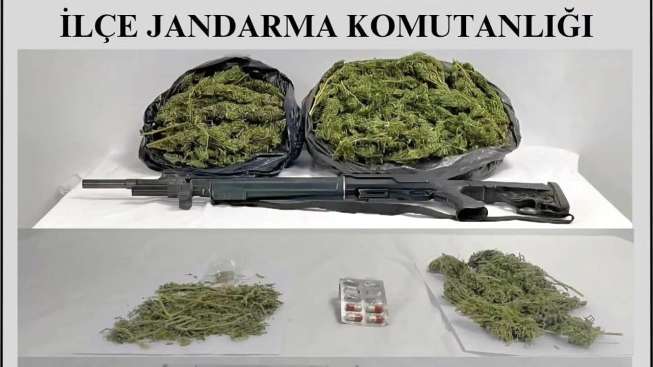Denizli Kale'de Uyuşturucu ve Ruhsatsız Tüfekle Yakalanan Şüpheli Tutuklandı