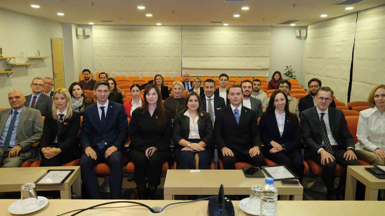 İzmir'de EGİAD, Belarus Pazarına Yatırım Fırsatlarını Tanıttı