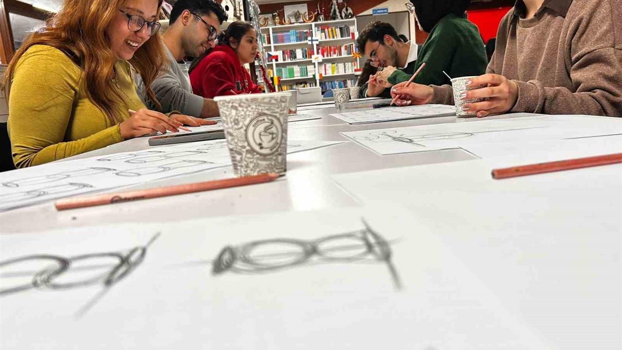 Muğla Menteşe'de Gençlerin Sanat Yeteneklerini Geliştirdiği Atölye Programı