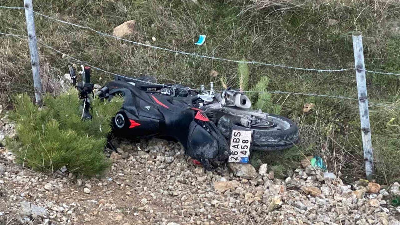 Bilecik Bozüyük'te Kontrolden Çıkan Motosiklet Köprüden Düştü