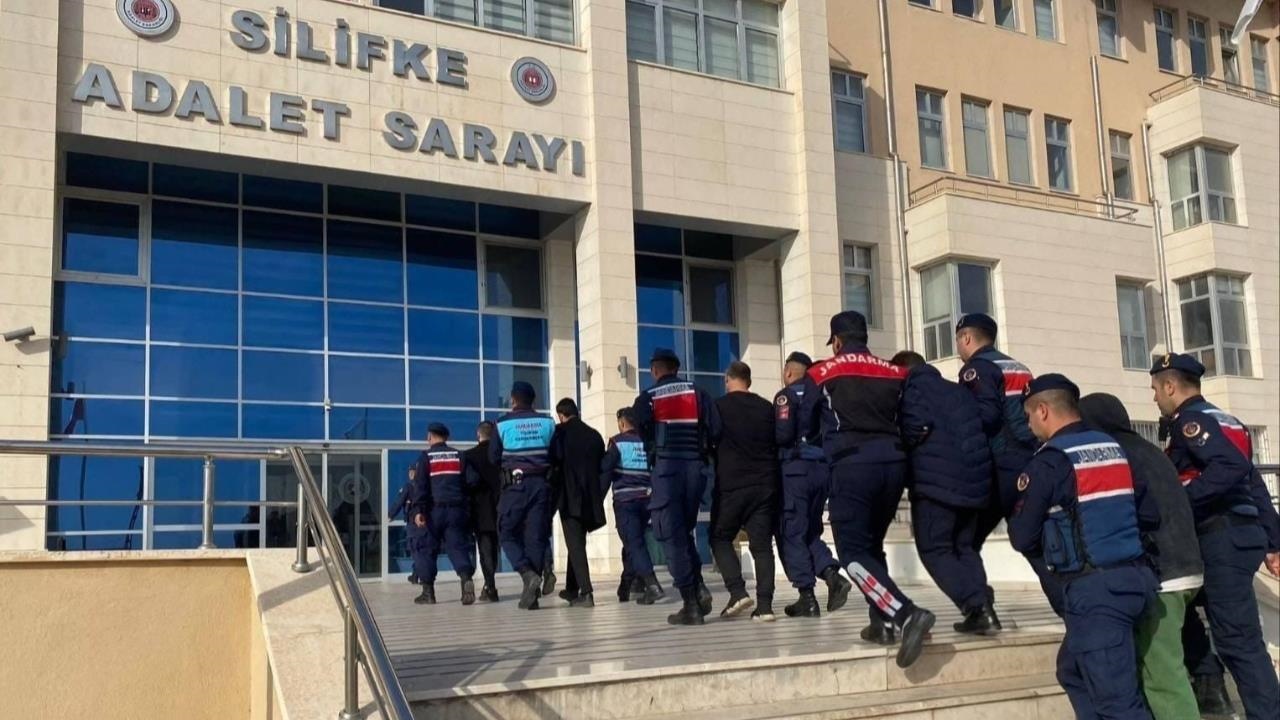 Silifke’de Tekneyle Kaçırılan 420 Bin Elektronik Sigara Yakalandı: 6 Şüpheli Tutuklandı