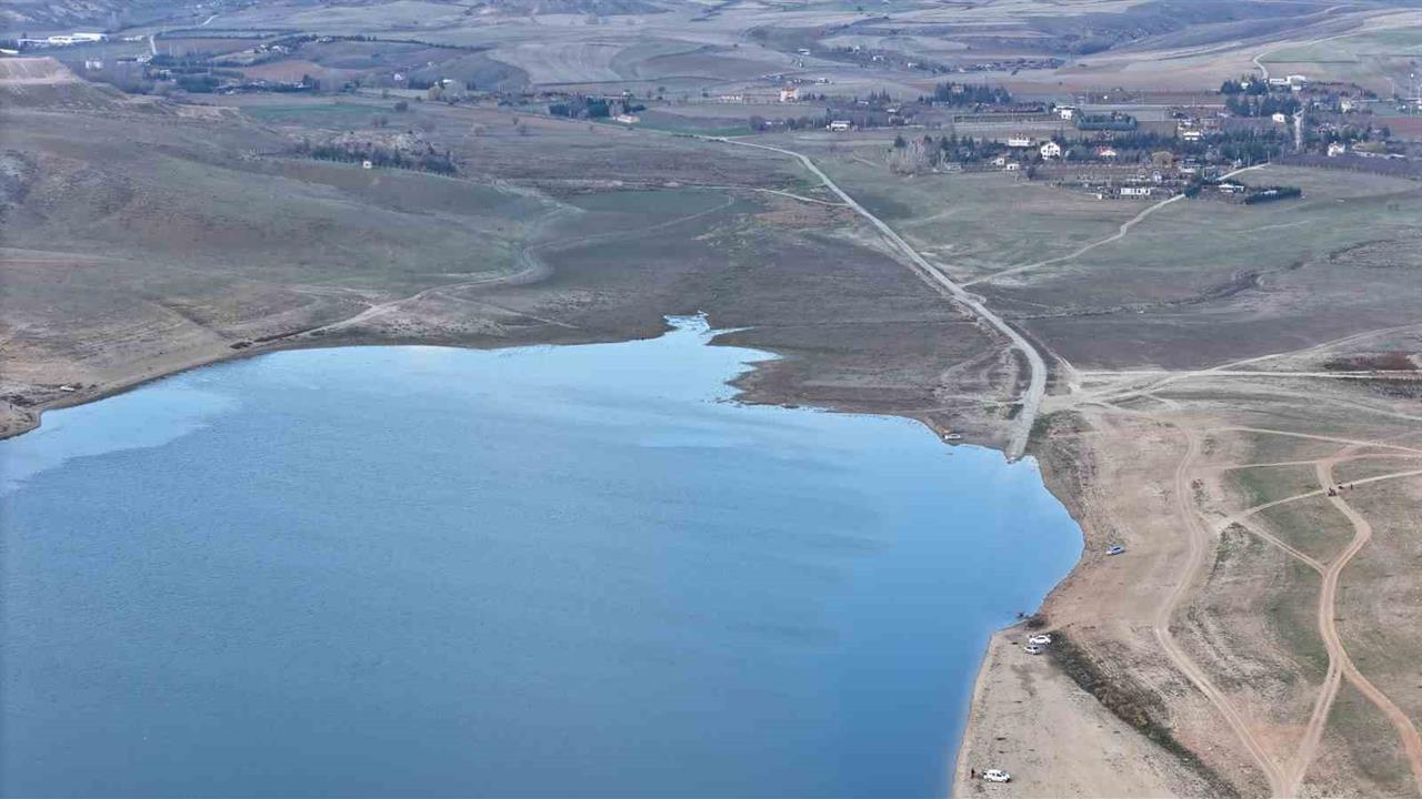 Eskişehir Keskin Barajı'nda 2 Yılda Çekilen Görüntüler Kuraklık Problemini Ortaya Koydu