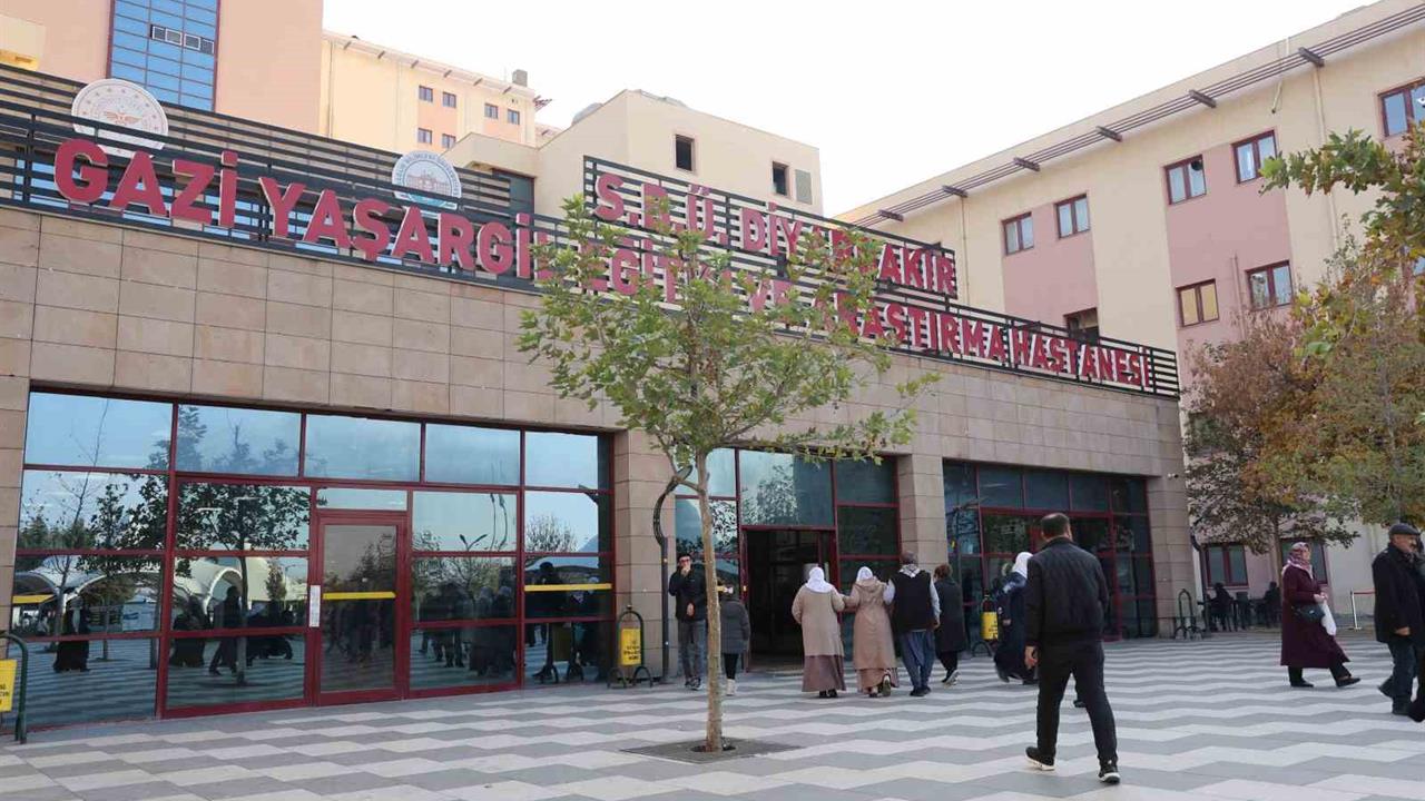 Diyarbakır'da Dr. Andan, HIV'in Gündelik Temaslarla Bulaşmadığını Açıkladı