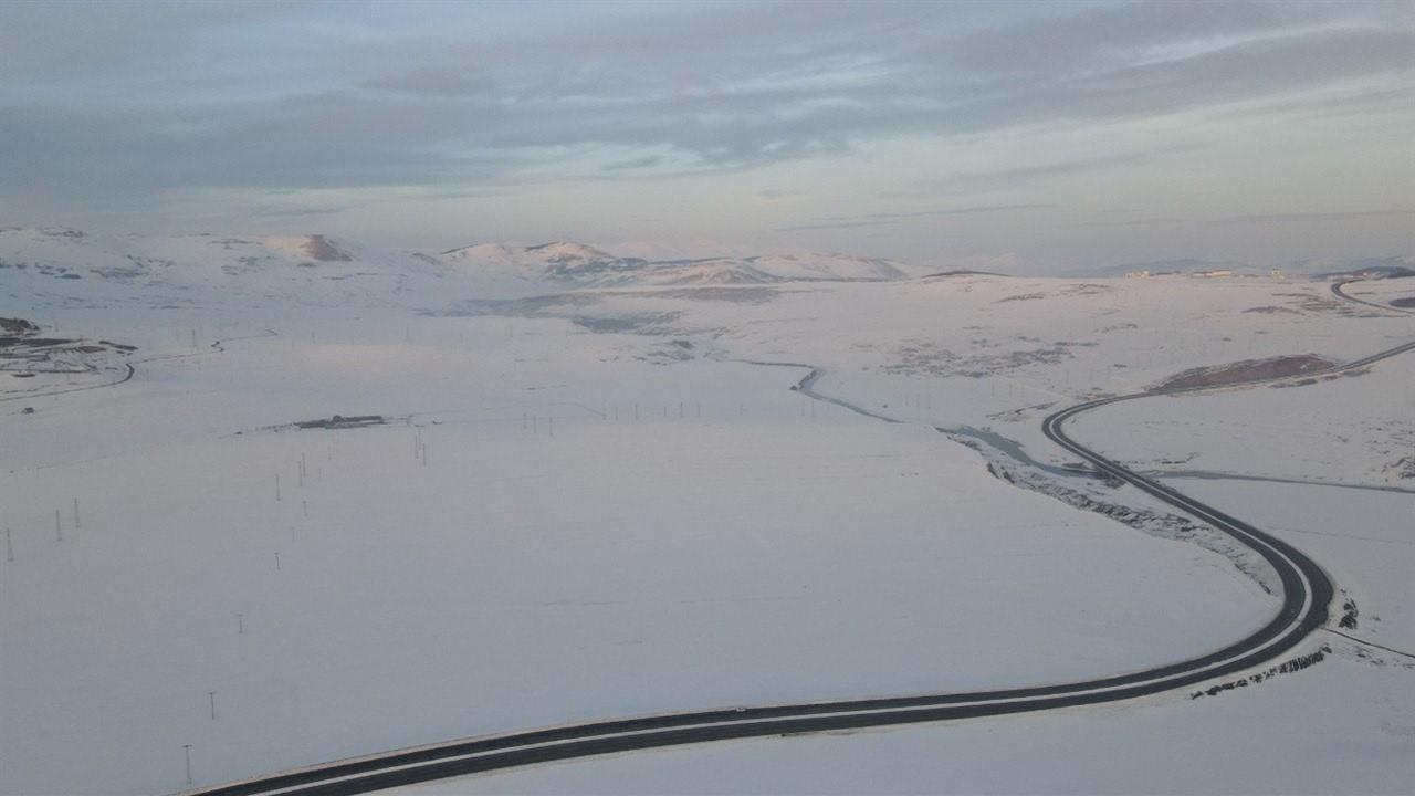 Ardahan'da Kar Yağışı Sonrası Oluşan Kartpostallık Görüntüler Vatandaşların İlgisini Çekti