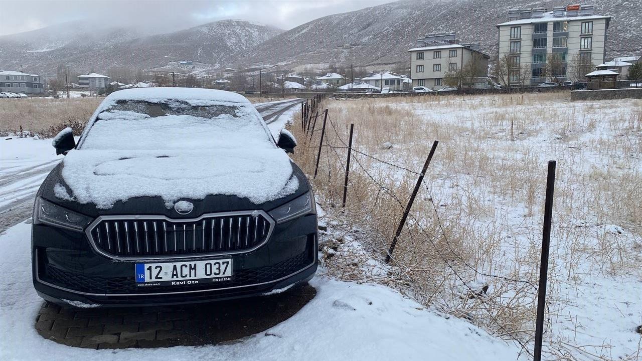 Bingöl Karlıova'da Kar Yağışı Sonrası Beyaz Manzara Oluştu