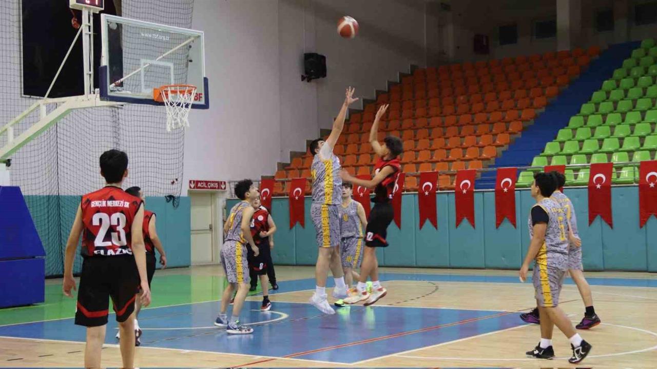 Elazığ'da 48 Sporcu ile Düzenlenen U18 Basketbol Turnuvası Tamamlandı