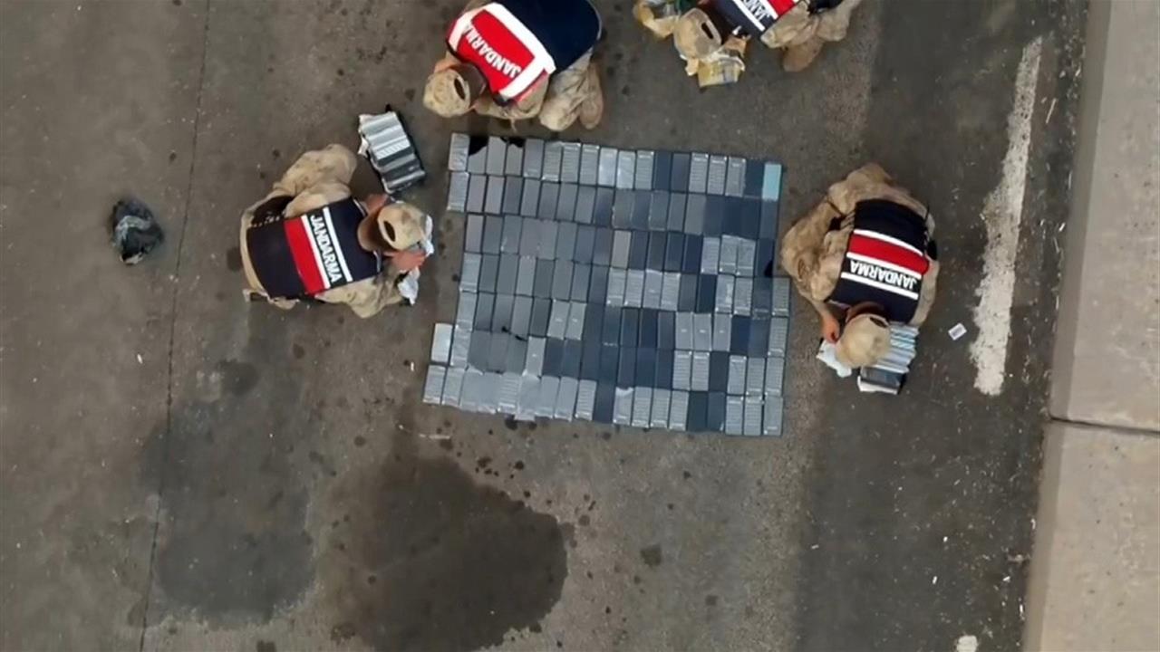 Şanlıurfa Viranşehir'de Jandarma, 5 Milyon TL Değerinde 249 Cep Telefonu Ele Geçirdi