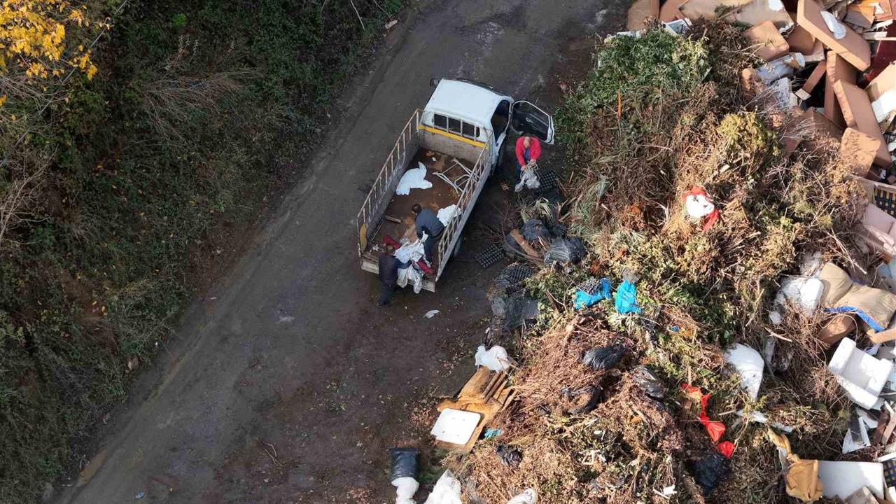 İstanbul Beşiktaş'ta Gökdelenlerin Arasında Kaçak Moloz Dökümü Yapıldı